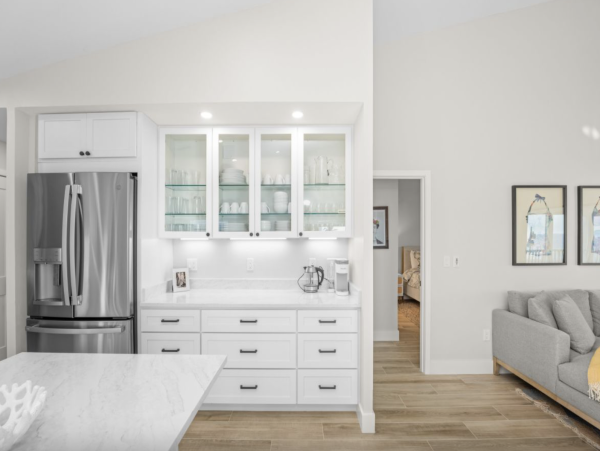 Intimate 4 unit beachfront complex